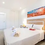 31 Cristianos Front Sea, Pool Free Wifi Apartman