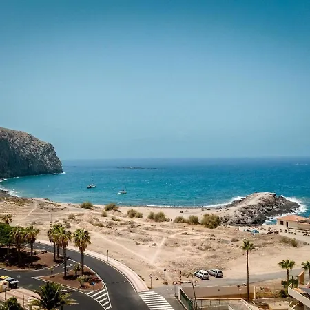 31 Cristianos Front Sea, Pool Free Wifi Apartment
